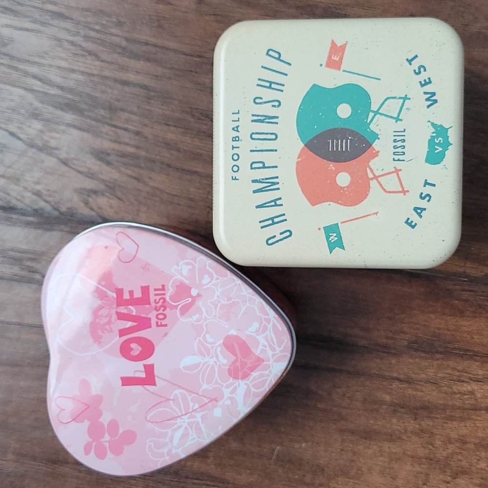 FOSSIL Tins